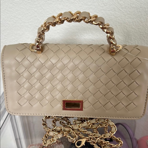 NWT Cream and Gold Woven Clutch with Chain Handle - Picture 5 of 5